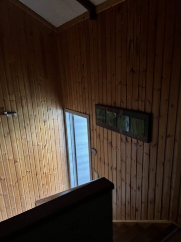 Cage d'escalier avant