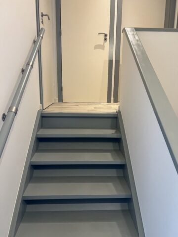 Cage d'escalier peinte